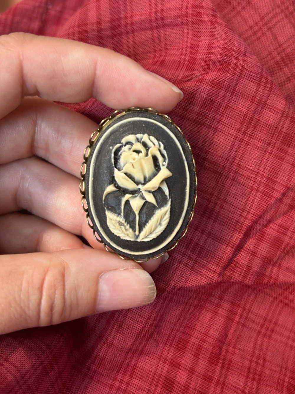 Vintage Black and Cream Rose Cameo Brooch w/ Scalloped Brass Edge